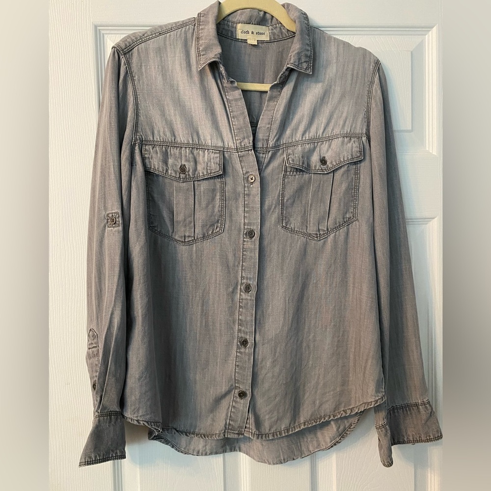 cloth & stone Gray Button-Down Chambray Shirt